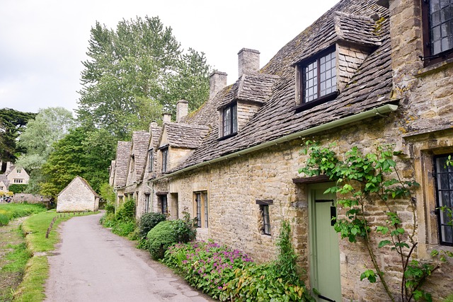 Cotswolds Homestays for Village Peace