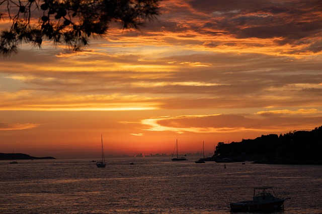 Hvar Lodges for Island Sunsets