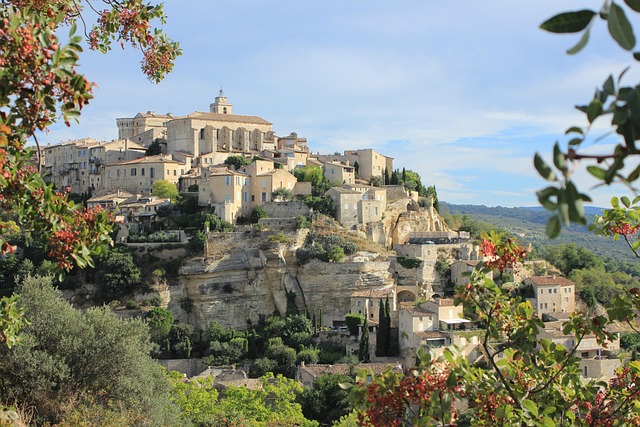 Provence Homestays for Village Roads
